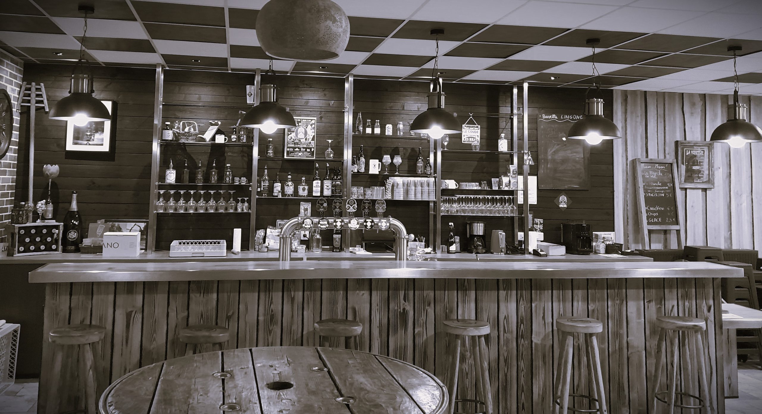 Bar LINGONE